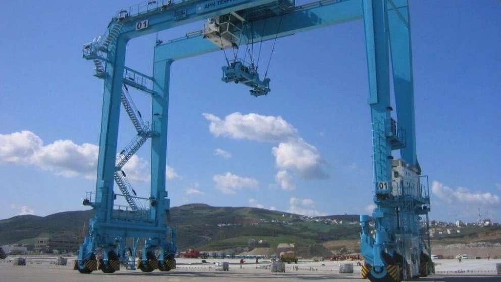 کاربرد و مزایای جرثقیل دروازه‌ ای