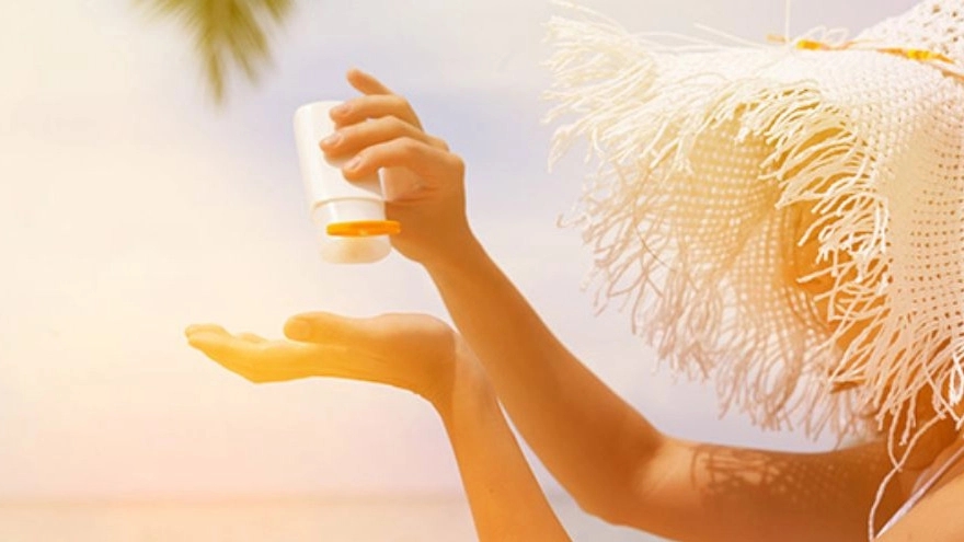 چرا باید از ضد آفتاب استفاده کنیم؟