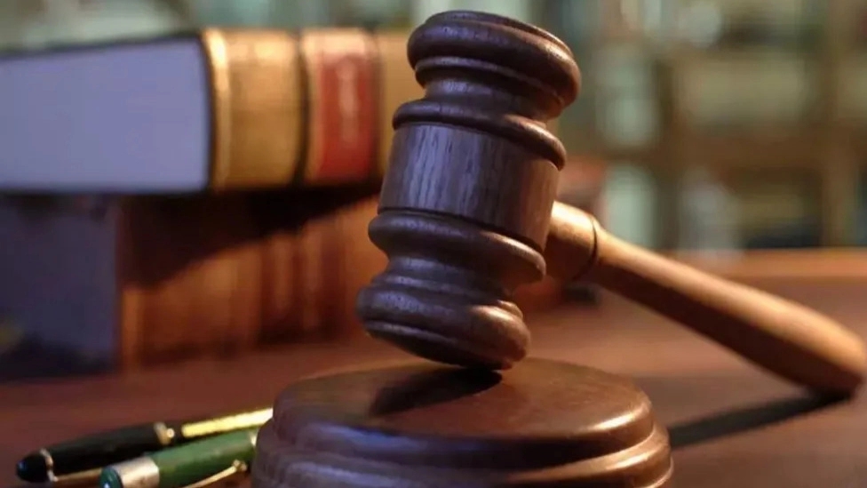 چگونه بهترین وکیل پایه یک دادگستری را انتخاب کنیم؟