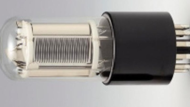 فتومولتی‌پلایر تیوب (Photomultiplier Tube یا PMT)