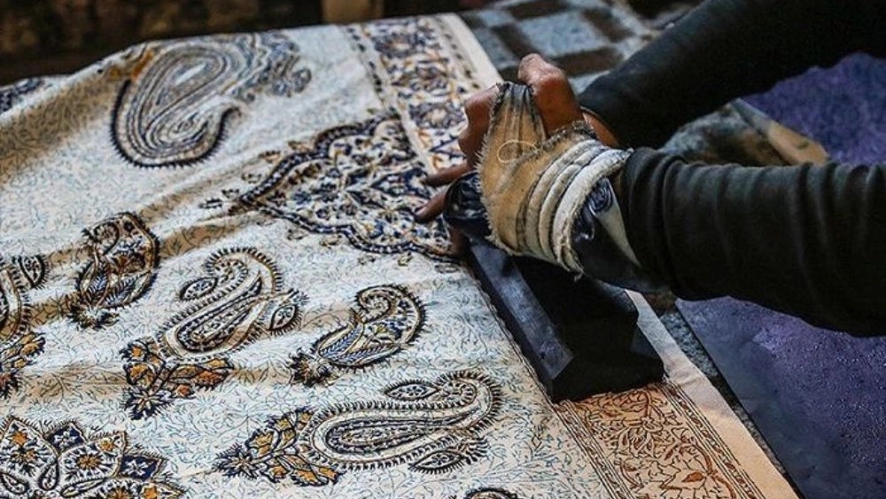 مراحل قلمکاری بر روی پارچه