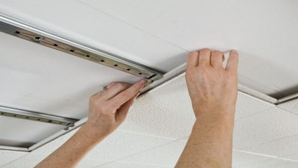 رویان بنای جم، ویژگی سقف کاذب پیش ساخته