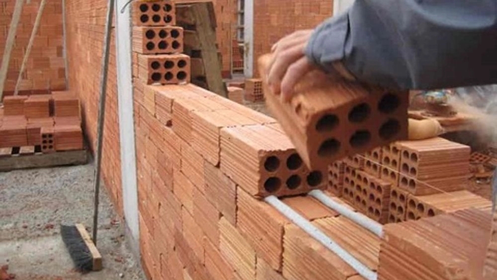 چرا آجر سفال ملایر؟ مزایای استفاده از آجر سفال کارخانه سفال راد