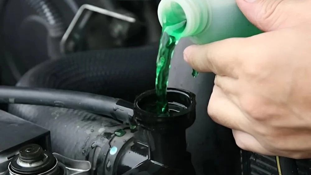 قیمت جدید آب رادیاتور و شیشه شور آبشار بوگاتی و مروارید در خوزستان؛ خرید مطمئن از فروشگاه مسعودی