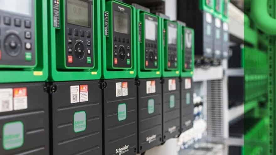 چرا از اینورتر در دستگاه های صنعتی استفاده می کنیم؟