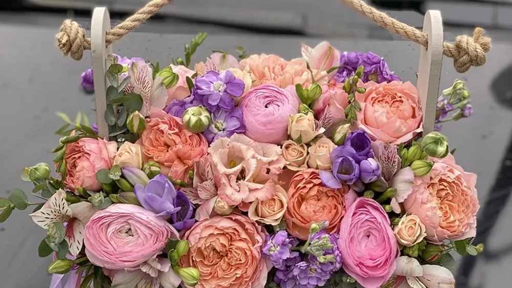 بهترین ترکیب گل‌ها برای سبد گل هدیه در تهران