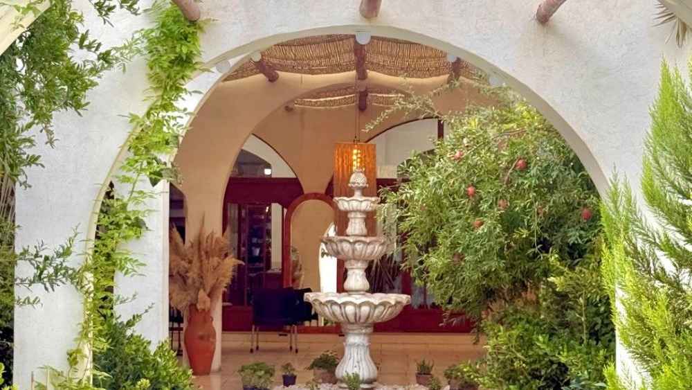 کافه رستوران با فضای شیک در سیرجان