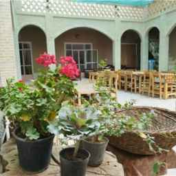 اقامتگاه و رستوران عمارت سنتی شاباز در ورزنه اصفهان