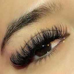 کاشت تخصصی مژه سارا احمد زاده در رشت