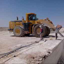 استخراج سنگ مرمر کرم رنگ معدن کرم آباده نعمت اللهی در فارس
