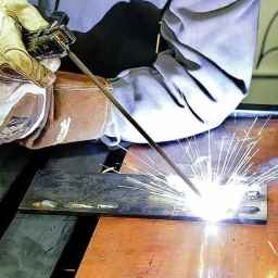 اجرای سقف شیروانی و جوشکاری سیار سلیمانی در کرمان