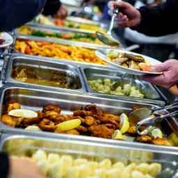 تهیه غذا بیرون بر نازبانو در بوکان