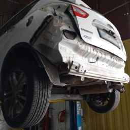 تعمیرگاه صافکاری و نقاشی رنجبر در شیشه گری شیراز