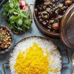 كيميا شعباني تقديم الطعام، طعام محلي الصنع في مشهد