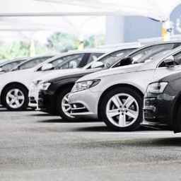 White Dream Auto Gallery, Chalus, Mazandaran'da İranlı ve yabancı arabaları alıp satıyor