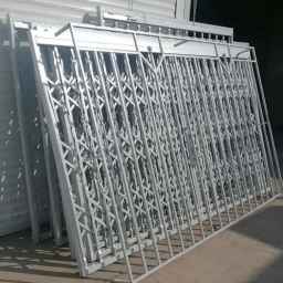 درب آکاردئونی شکیبا