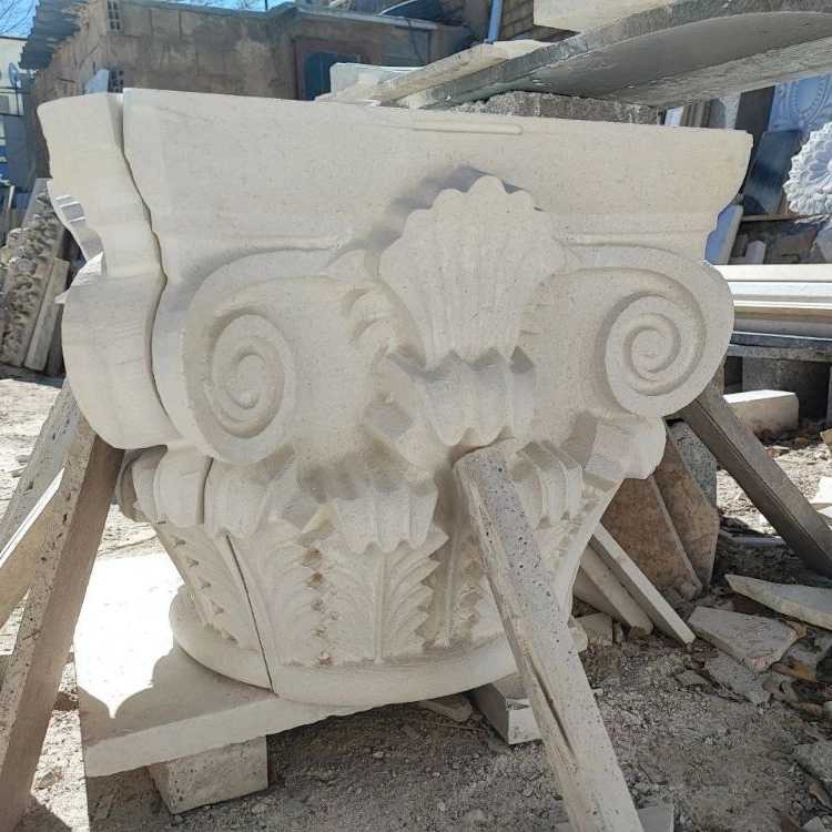 کتیبه و گل سنگی