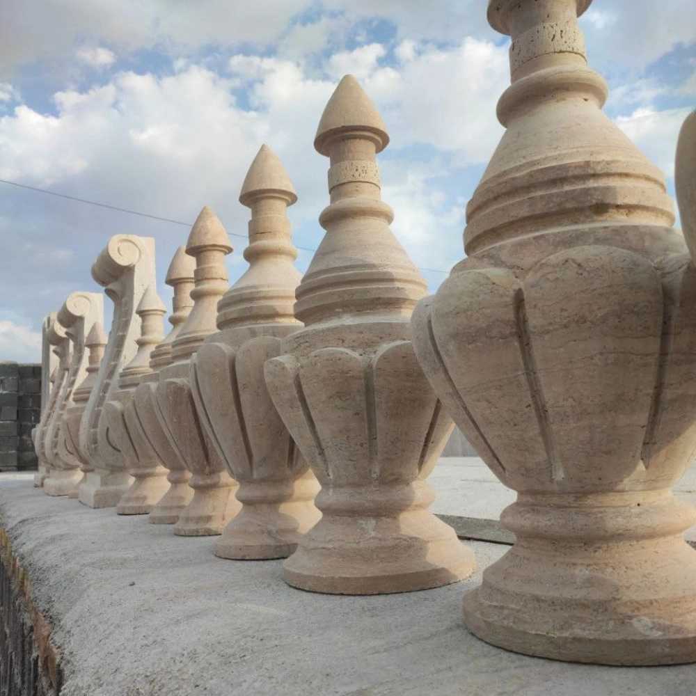 کتیبه و گل سنگی