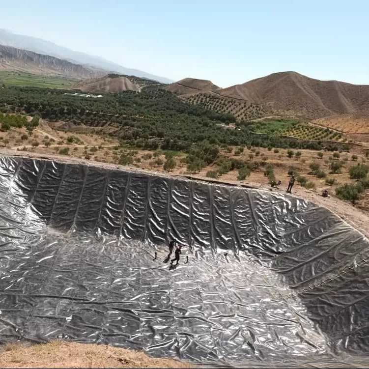 ورق ژئوممبران و استخر خاکی