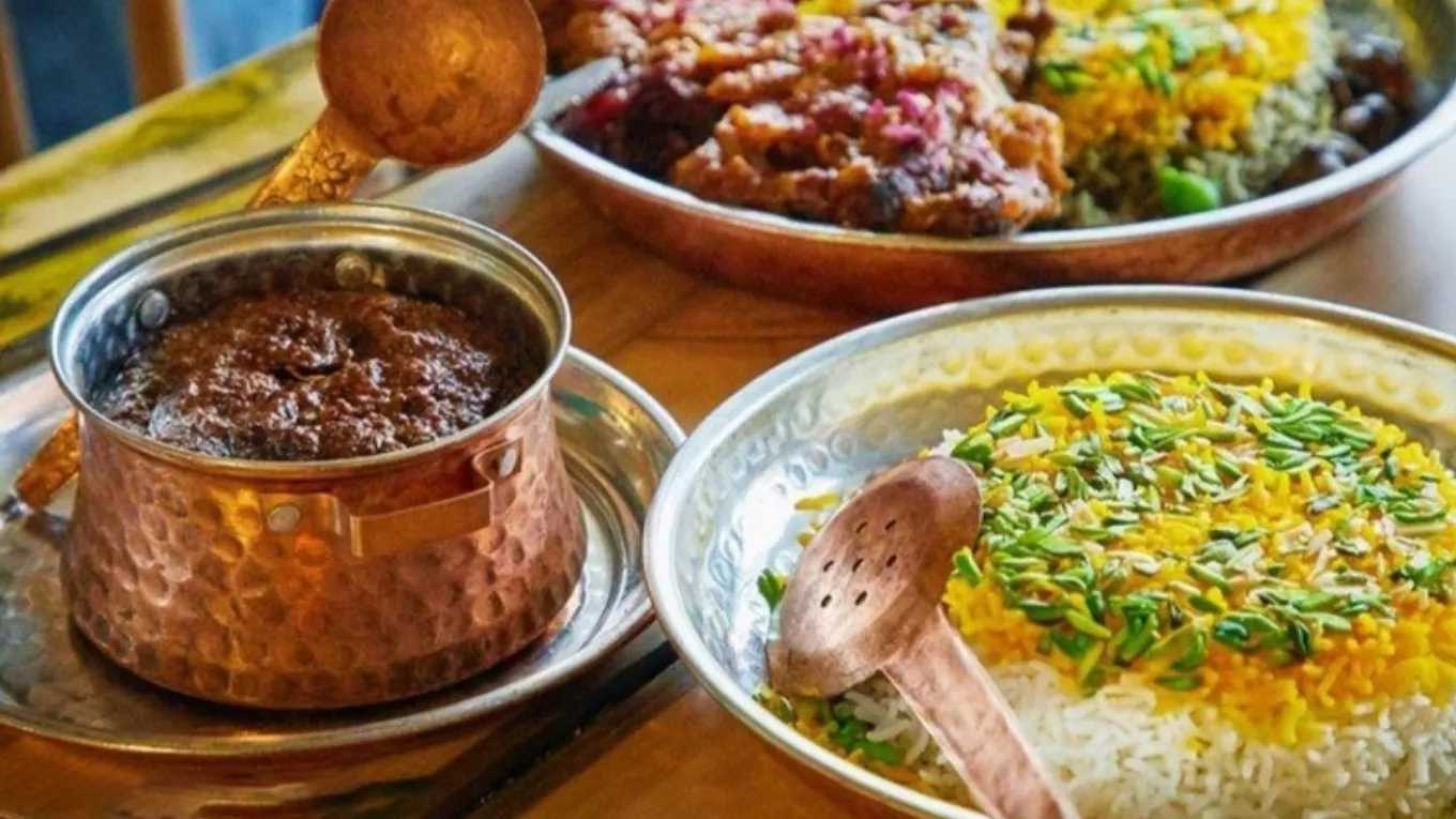 رستوران و سوغات سرای بیدسرخ صفرآبادی در صحنه کرمانشاه