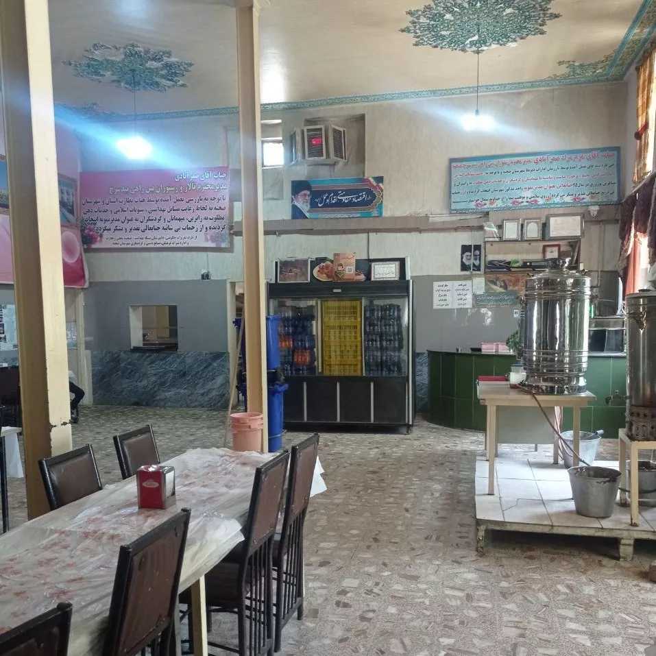 فضای رستوران بید سرخ صفرآبادی