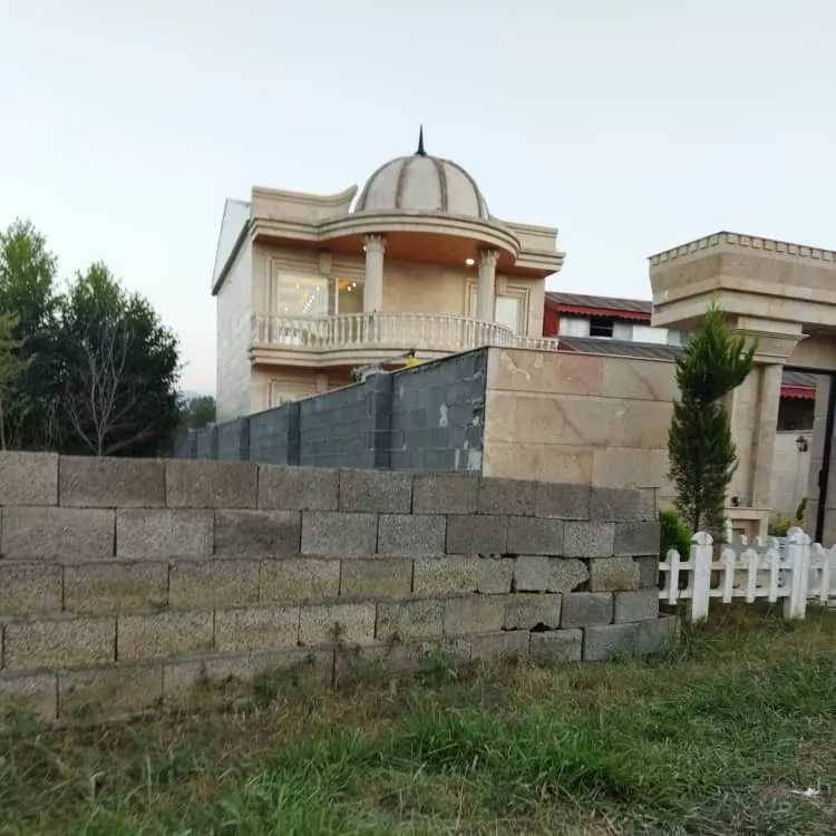 فروش ویلا  ●۳۵۰متر ●۲۰۰متر بنا ●پروانه ساخت پایان کار ●سند تک برگ ●ده متری جاده اصلی فومن به قلعه رودخان،دسترسی به قلعه حدود۵دقیقه قیمت:۶میلیاردوسیصدمیلیون