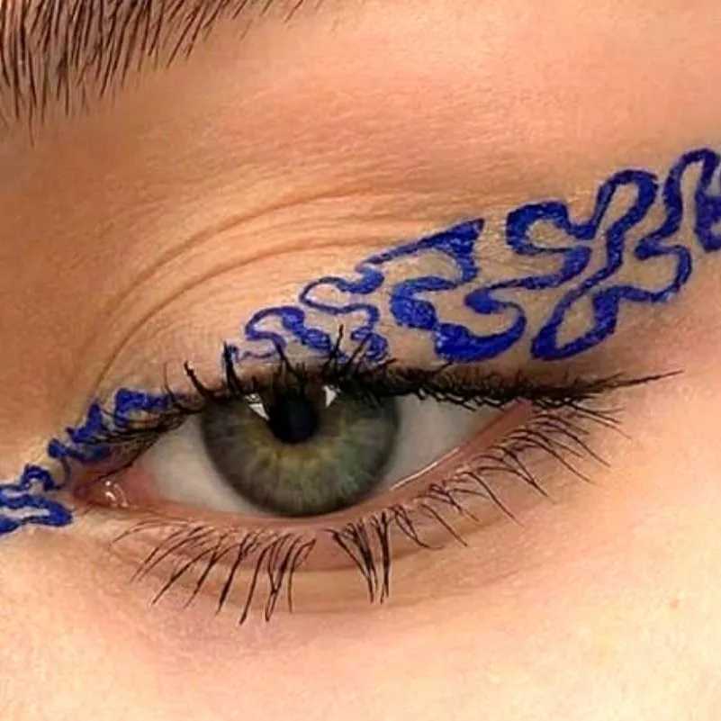 خط چشم رنگی