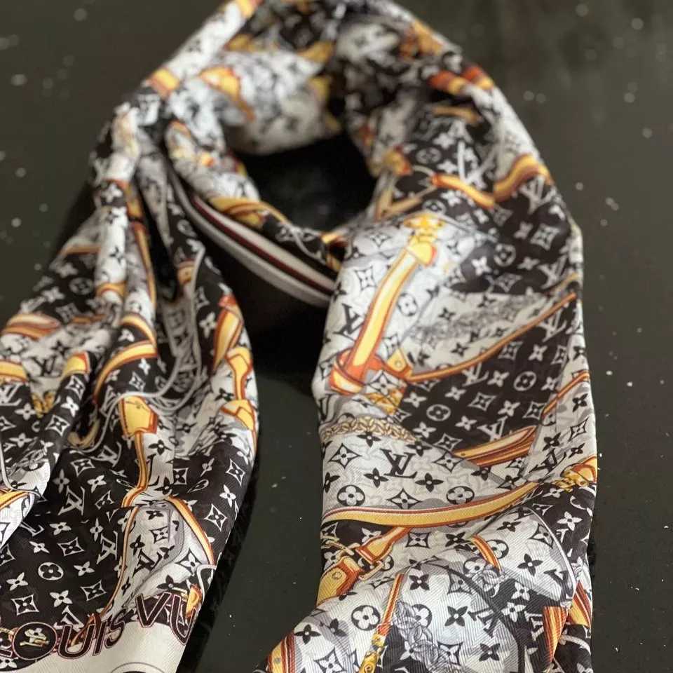 شال و روسری تیراژ