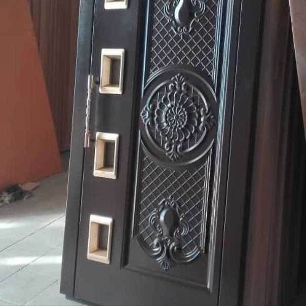 درب آسانسور یگانه
