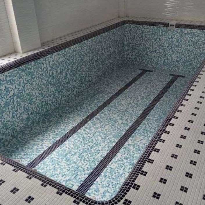 آقای استخر