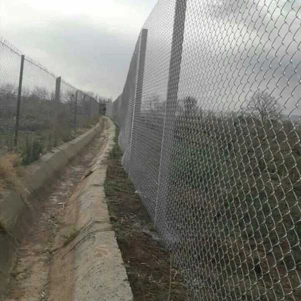 پایه فنس بتنی تیموری در تیران اصفهان