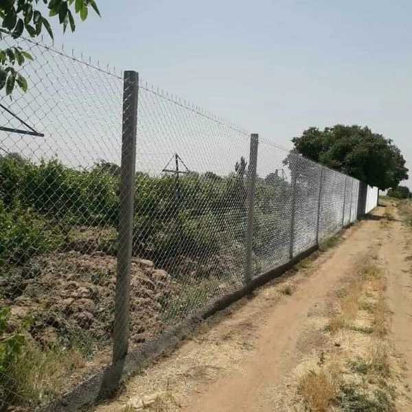 پایه فنس بتنی تیموری در تیران اصفهان