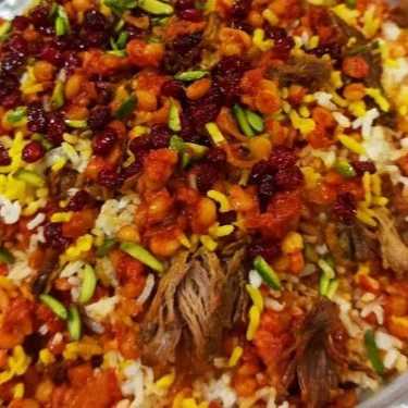 تهیه غذا بیرون بر نازبانو