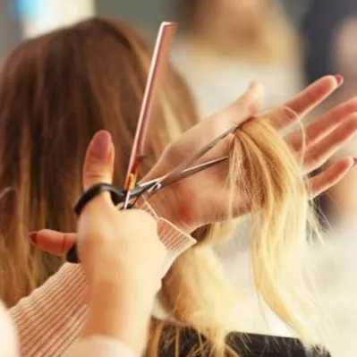 دوره های آموزشی شینیون و آرایشگری عاطفه شاه ولی