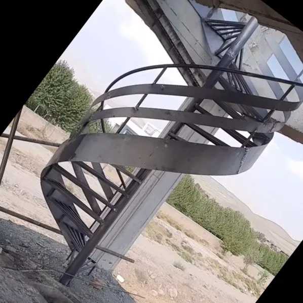 راه پله فلزی مار پیچ