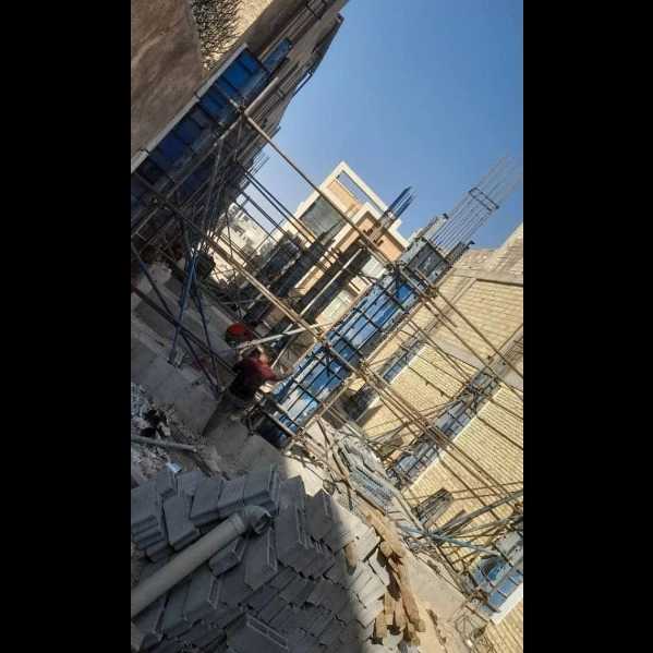 داربست فلزی نمای ساختمان تابلو بنرهای تبلیغاتی جهان نما قربانی در کاشان اصفهان