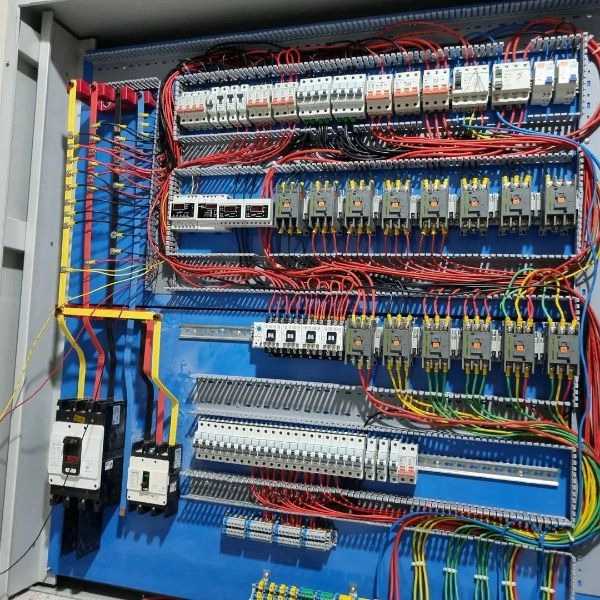 تابلو برق های صنعتی و ساختمانی تبحر صنعت
