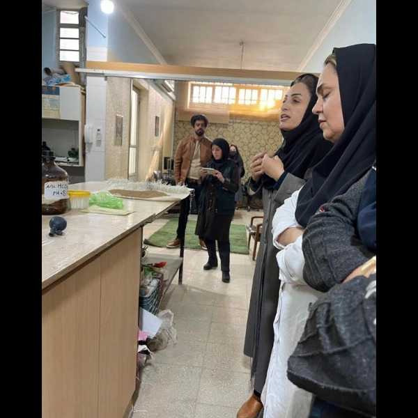 برگزاری بزرگداشت روز جهانی خاک در آزمایشگاه خاک‌شناسی کیمیای خاک کویر یزد همراه با ارایه‌ی أهمیت آزمون خاک