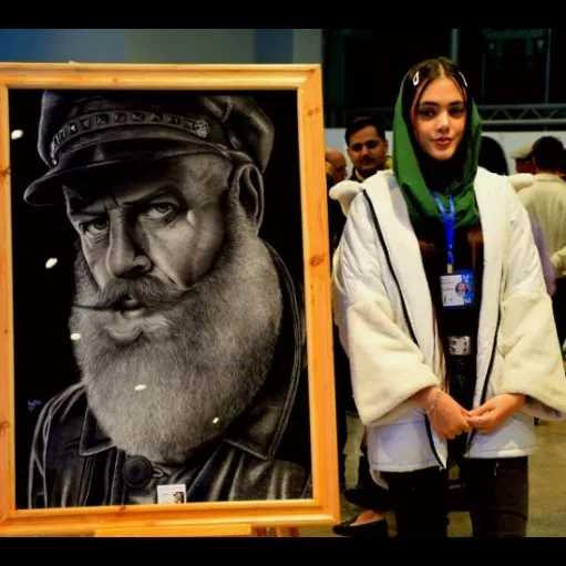 اثر خلق شده هنرمند زهرا همایونی