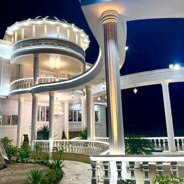 تالار قصر آریایی در رشت