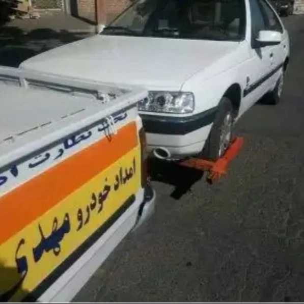 خودروبر و امداد خودرو شبانه روزی و سراسری حسین پور در مرند