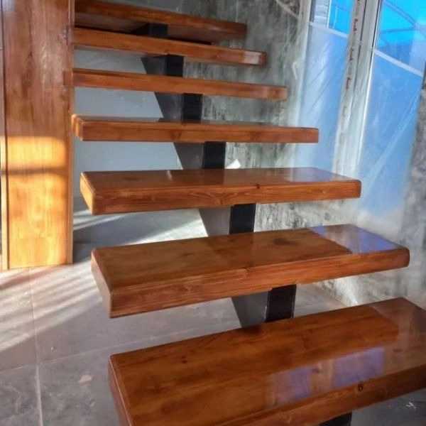 پله های چوبی