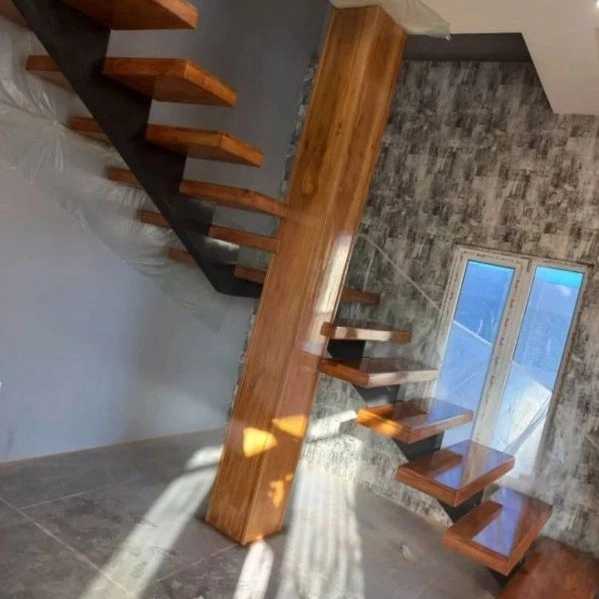 پله های چوبی