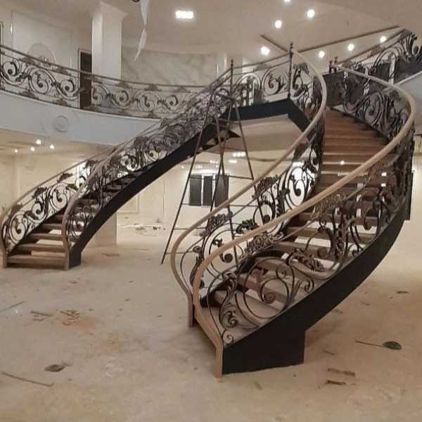 طراحی و تولید پله و نرده های چوبی سعید