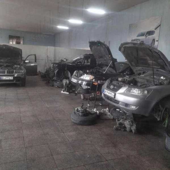 تعمیرگاه تخصصی خودرو ایمن صنعت