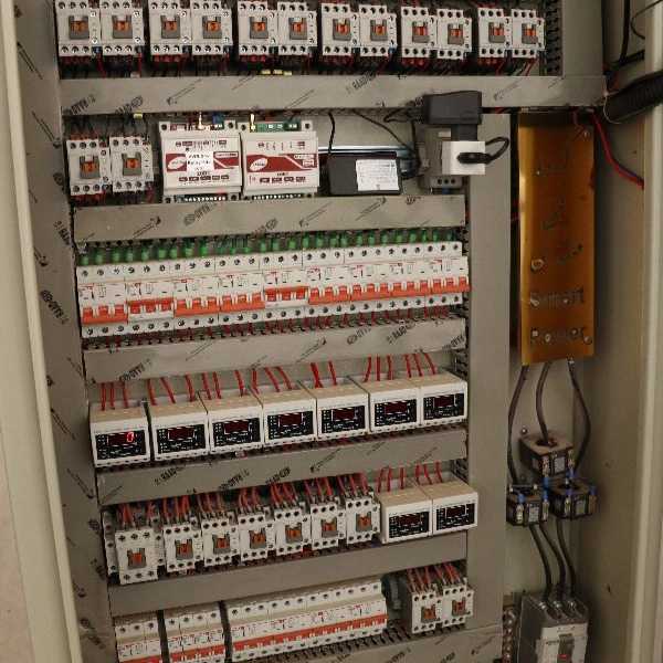 اجرا برق کارخانجات و گلخانه ها