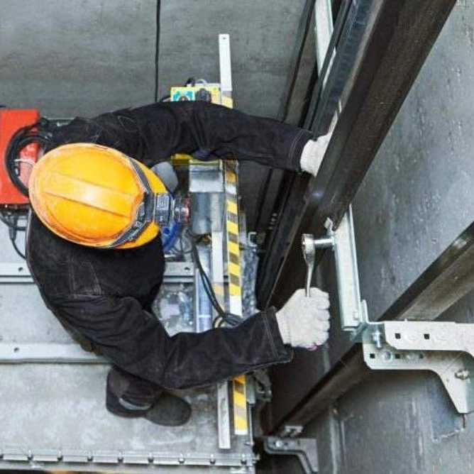 تعمیر آسانسور قدرتی