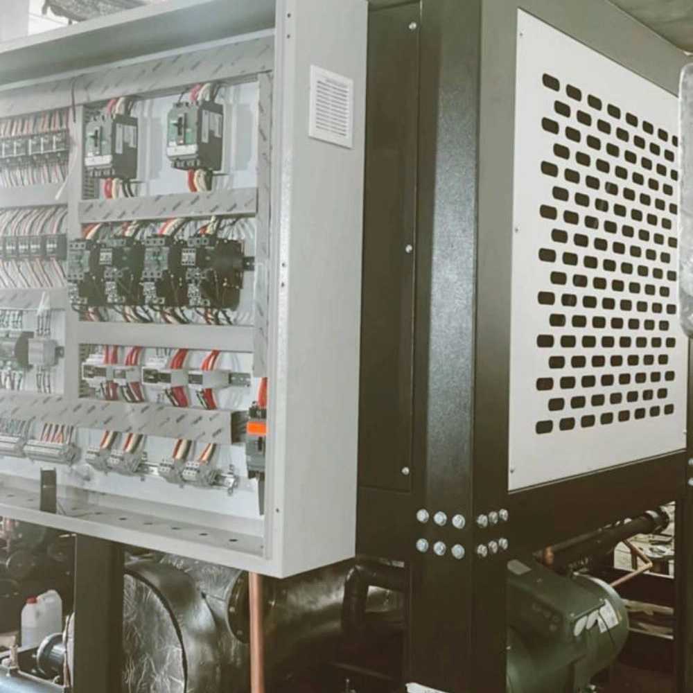 تابلو برق چیلر 140 تن هواخنک مجهز به PLC