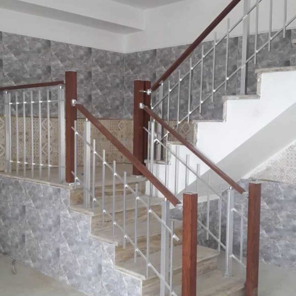 سازه برتر ایرانیان، اجرای هندریل و پارتیشن شیشه خم و نرده آلومینیوم در کرج