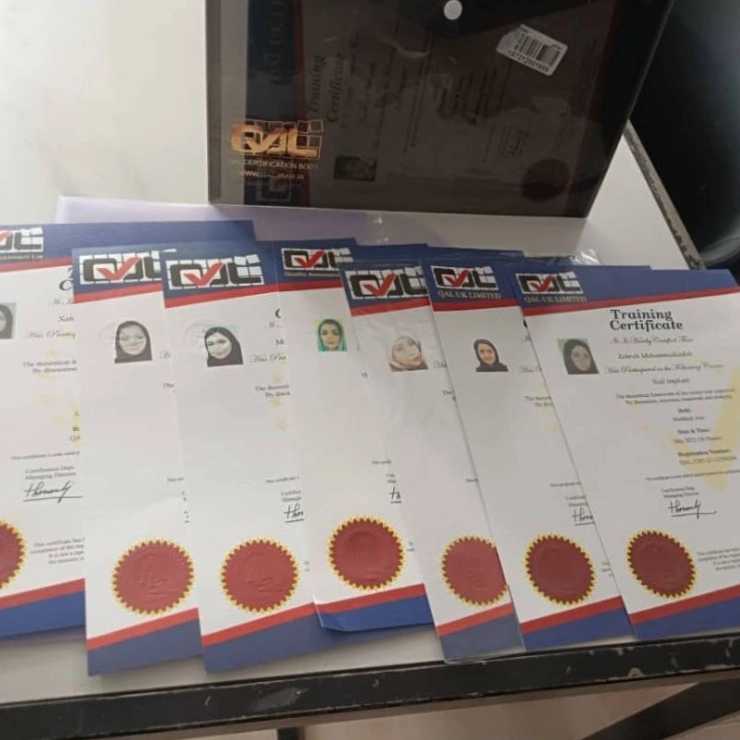 آموزشگاه ناخن پارمیس